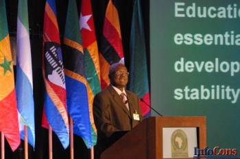 Comisarul Navracsics găzduiește al doilea Summit european pentru educație